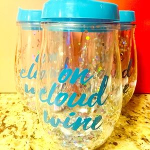 ON CLOUD WINE Plastic wine sippy cups.